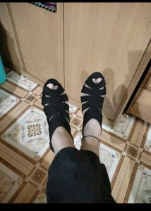 Heels And Juttis
