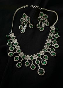 Emerald Ad Necklace Set