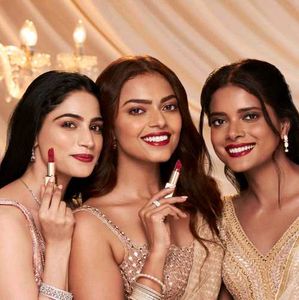 Estee Lauder Wedding Party Edition - Scarlet Kiss