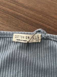 A casual beach/ street/ pub wear