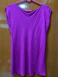 Sleeveless T-shirt