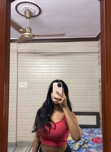 cute red tank top🍭