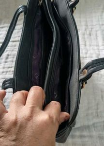 👜 Women’s Black Handbag – Excellent Condition