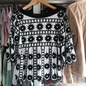 Black N White Sleeve Scalloped Crochet