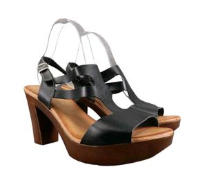 Black Heeled Sandals 🖤🎀