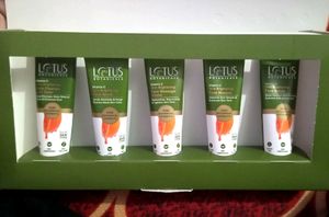 Lotus Botanicals Facial Kit 💚