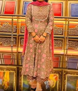 Vishudh Floral Printed Kurti Set For Women
