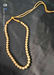Elegant Pearl Necklace with Gold Accent