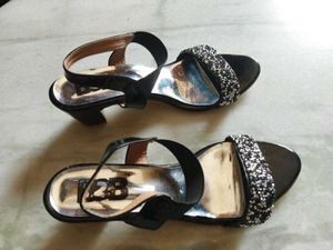Brand New🔥 - Black Shimmery Heels ✨