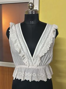FOREVER21 White Ruffle Top😍❤️