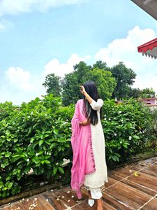 Elegant White &amp; Pink Salwar Kameez