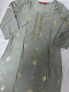 Elegant Kurta with Gold Detailing