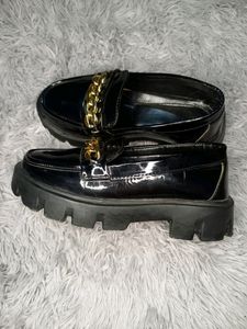 BLACK LOAFER