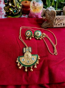 Voylla Golden And Green Jwellery Set With Studs