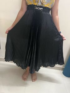 Elegant Black Pleated Skirt