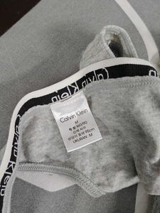 Calvin Klein - 32
