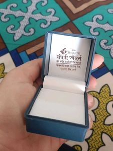 Elegant Flower Design Gold Ring box