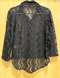 Black Sheer Collar Top!🖤