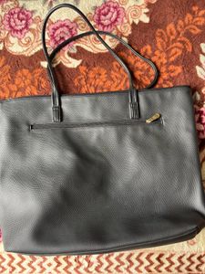 Baggit Black textured Shoulder bag