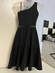 Pintrest Black One-Shoulder Dress