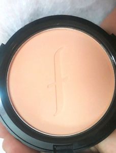 FACESCANADA Weightless Stay Matte Finish Compact P