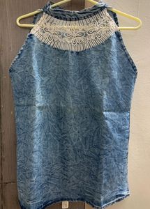 Sleeveless top with white lace detail on neckline