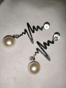 Heartbeat Stone And Pearl Earings