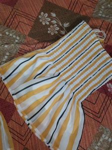 Striped Yellow and White Top💛🤍💋