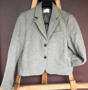 Cropped Blazer.
