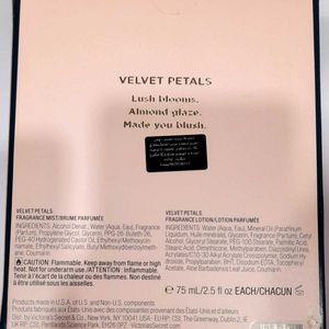 Victoria&#39;s Secret Velvet Petals Set