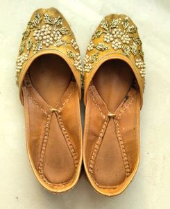 Golden Embroided Mojaries