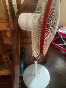 White Fan Stand - Excellent Condition