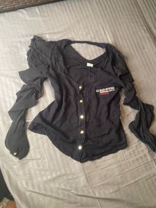 denim shorts+ black cutout shirt