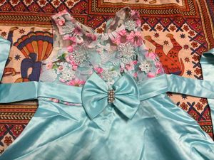 🌸💎 Pastel Blue Floral Satin Crop Top