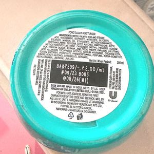 Pond&#39;s Light Moisturizer
