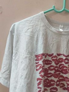Graphic Lips Print Tee