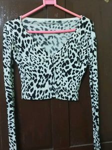 Stretchable Animal Print Cropped Cardigan
