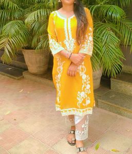 Women kurtie set 🌟with designer pent