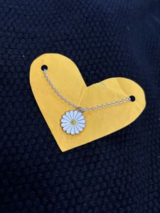 Daisy Flower Pendant Necklace
