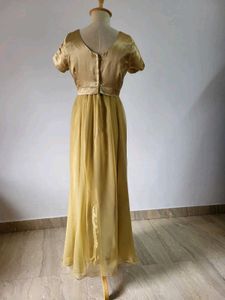 Elegant Gold 🪙 Gown