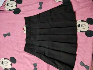 BLACK MINI SKIRT