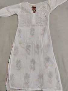 Floral Embroidered White Kurta