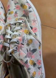 Vans Floral Shoe In Affordable Price🧸