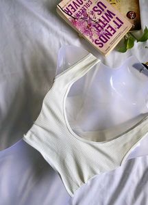 Ribbed Whit Knot Top