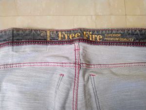Free Fire Jeans