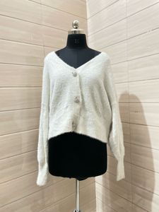 H&amp;M Pintresty 🌸Fluffy White Cardigan