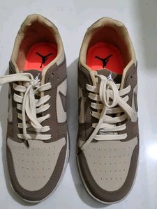 Jordan Low Top Sneakers