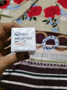 Re&#39;equil Drytouch And Omc Free Sunscreen