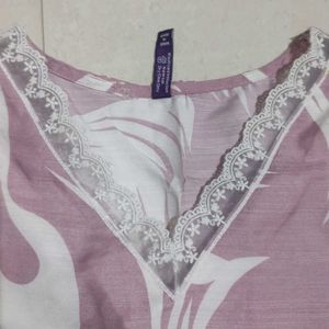 Straight Fit Kurta With V-neck Lace.