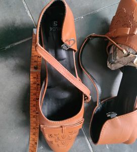 Beautiful Women&#39;s Brown Heels